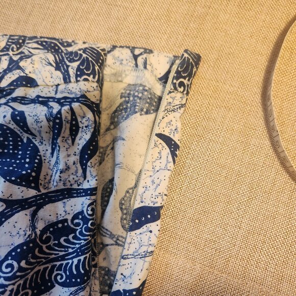 Old Navy Blue and White Floral Cotton Skirt with Yellow Trim Size Small - Picture 5 of 10